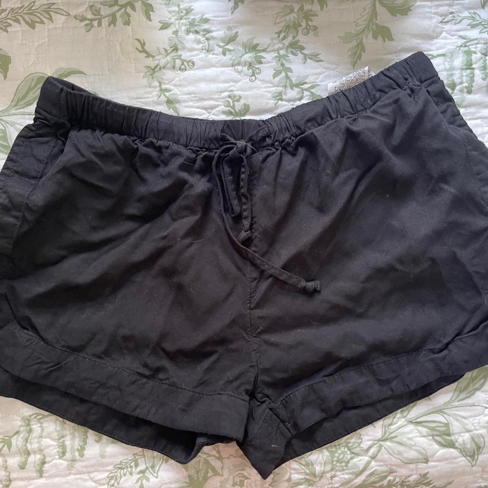 BLACK RVCA SHORTS NEVER WORN